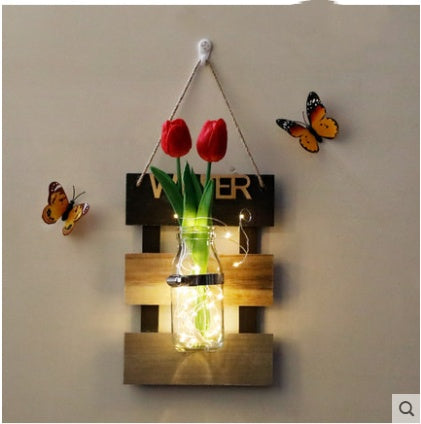 Hängender Blumenkorb aus Holz – Wanddekoration