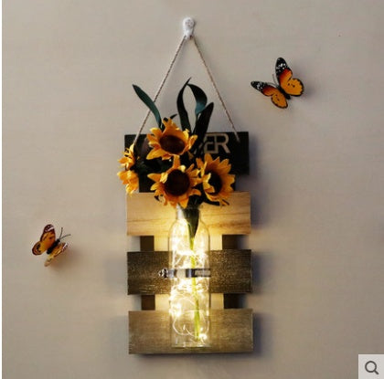 Hängender Blumenkorb aus Holz – Wanddekoration