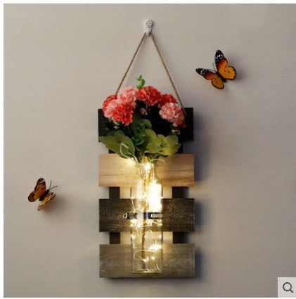 Hängender Blumenkorb aus Holz – Wanddekoration