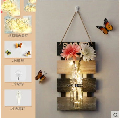 Hängender Blumenkorb aus Holz – Wanddekoration