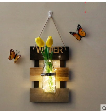 Hängender Blumenkorb aus Holz – Wanddekoration