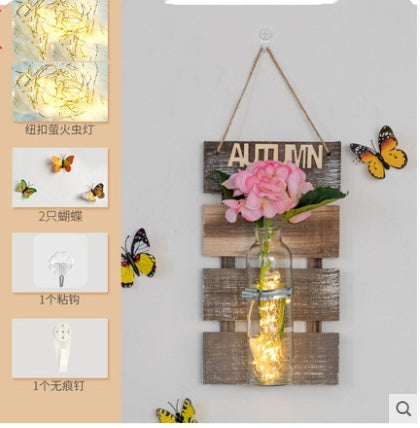 Hängender Blumenkorb aus Holz – Wanddekoration