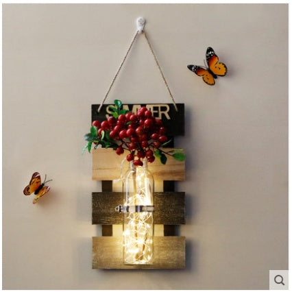 Hängender Blumenkorb aus Holz – Wanddekoration